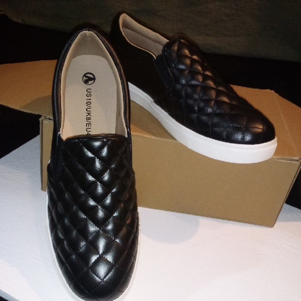 Quilted Slip-On Sneakers Extreme Comfort 🙌 Full Cushioned Ankle Slip-on NIB 👍